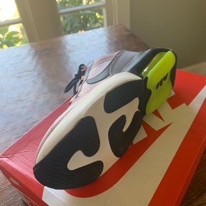 Nike Shoes - Nike Airmax VERONA GUAVA 8.5 Nike Shoes - Nike Airmax VERONA GUAVA 8.5